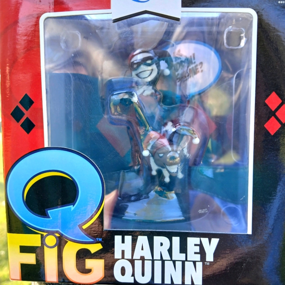Loot Crate Q-Fig Harley Quinn Figure DC Comics & WB BATMAN & SUICIDE SQUAD
